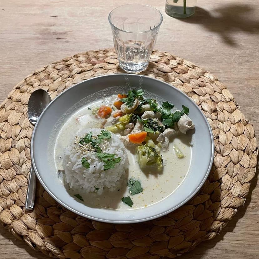 Creamy Thai Coconut Chicken Broccoli Soup
